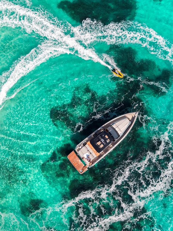 Wynajem desek jet surfingowych. Deska do jet surfingu z lotu ptaka